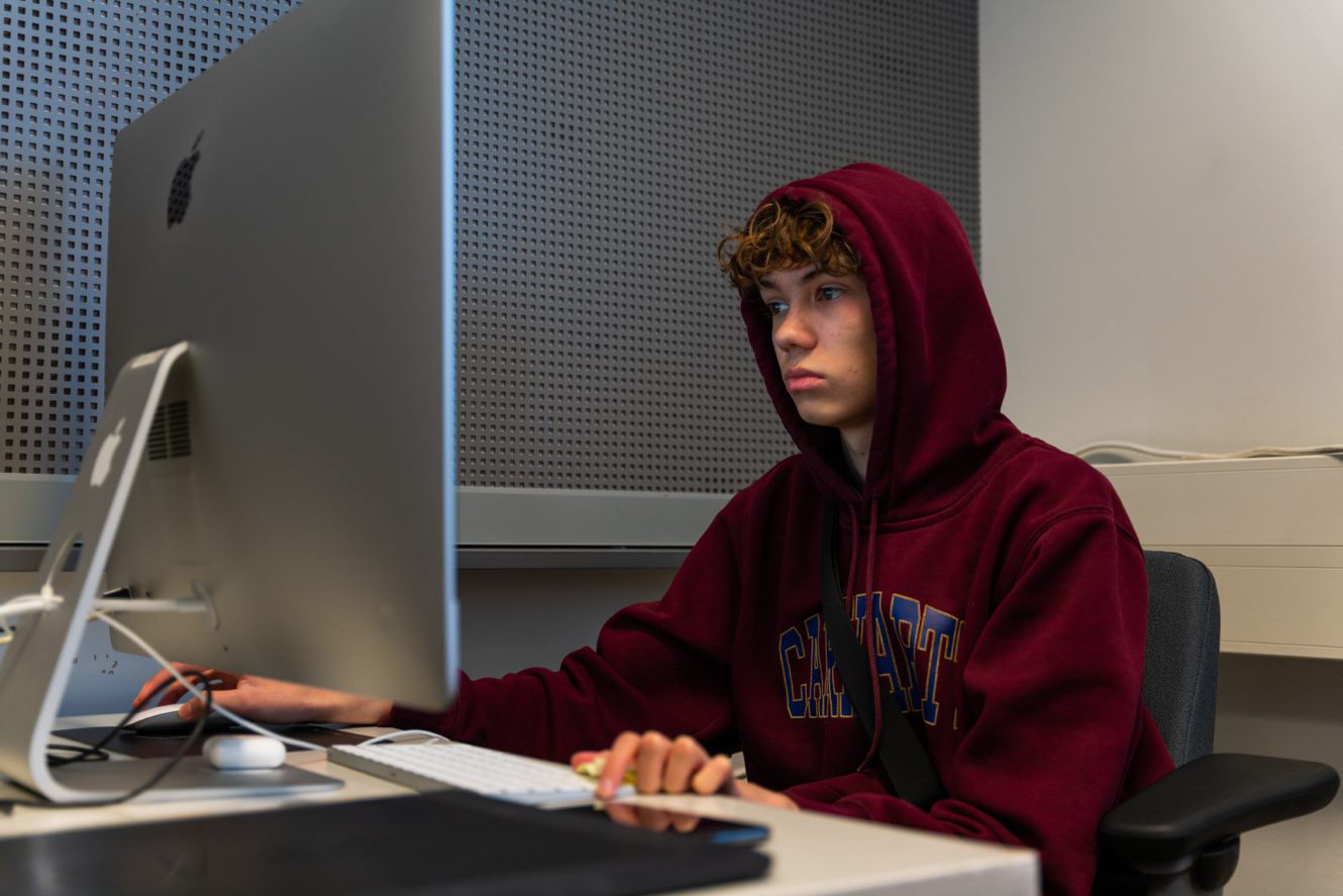 Videoiden editoinnista vastasi Toni Palmen