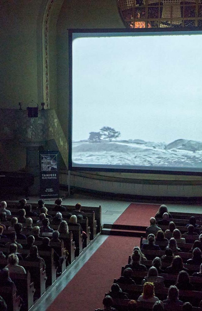 Kuva Tampereen elokuvajuhlien 2024 "Triangle of Hope" -elokuvan näytöksestä Tampereen tuomiokirkossa